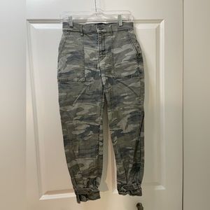 EXPRESS stretch, Size 4 Cropped Straight Leg High Rise Camouflage Pants